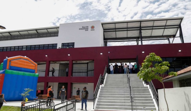 Fachada principal da Nova Rua da Cidadania da CIC, na Vila Nossa Senhora da Luz