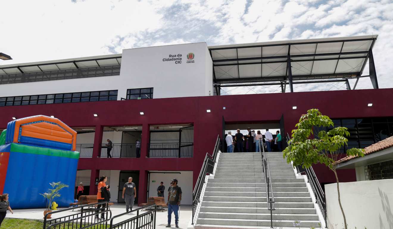 Fachada principal da Nova Rua da Cidadania da CIC, na Vila Nossa Senhora da Luz