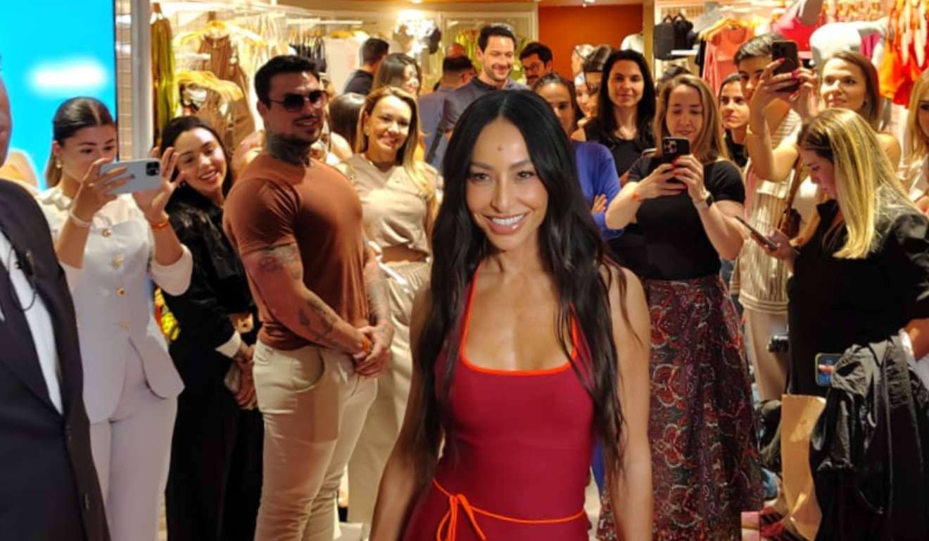 Sabrina Sato em lançamento de coleção de linha fitness em Curitiba