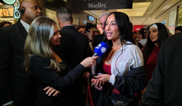 Sabrina Sato durante entrevista a Ric RECORD