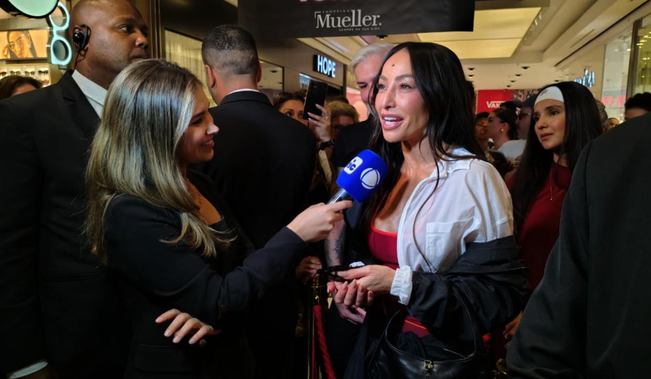 Sabrina Sato durante entrevista a Ric RECORD