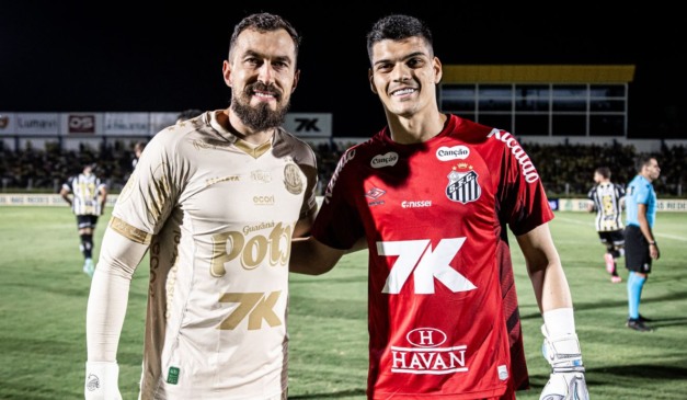 Walter e Brasão, goleiros de Mirassol e Santos, respectivamente.