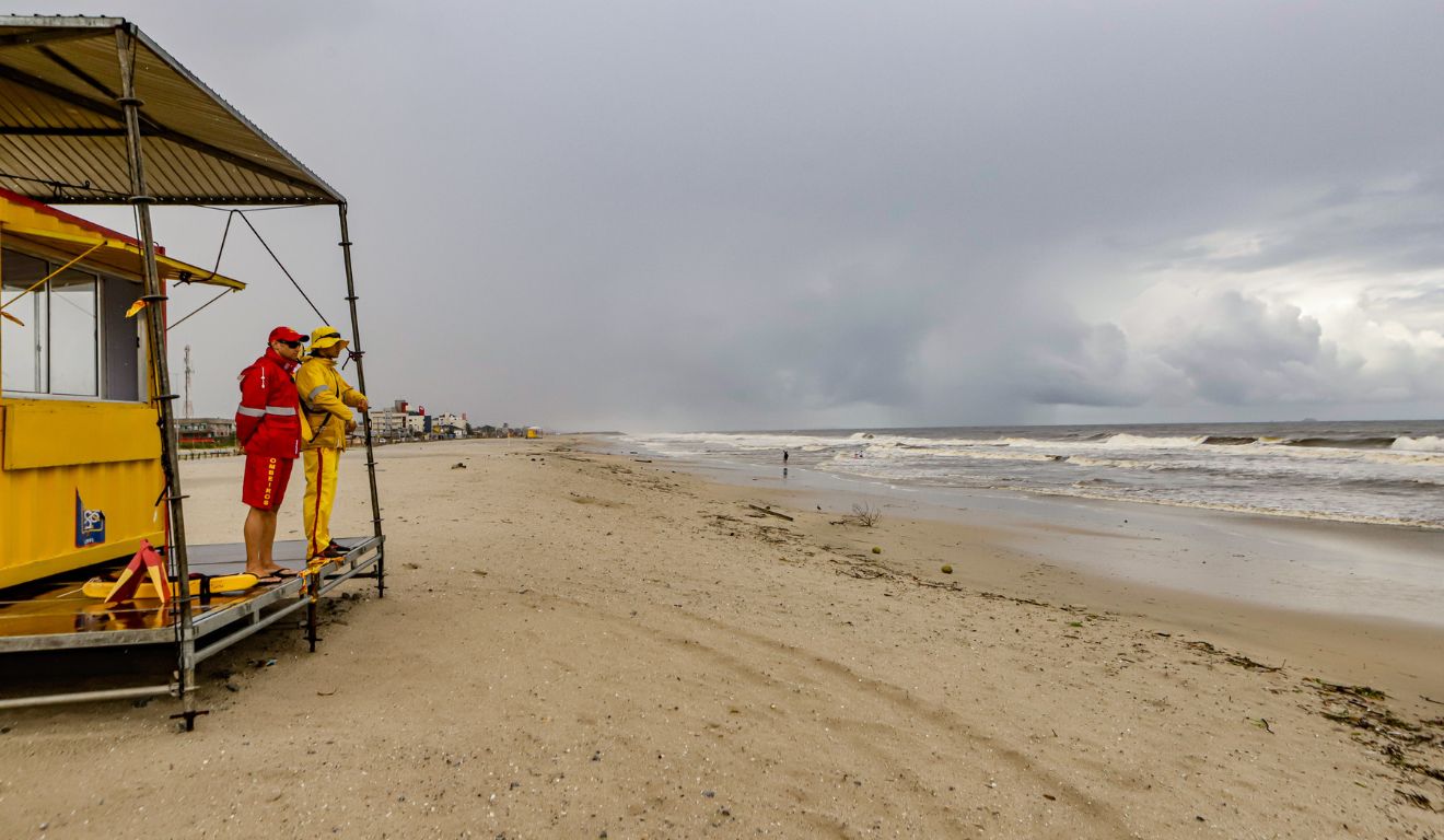 foto do litoral do paraná para ilustrar alerta vermelho para tempestades
