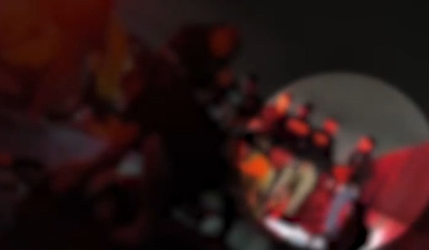 policiais militares socorrendo mulheres que foram atropeladas