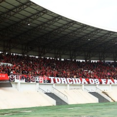 Torcida do Athletico marcou presença em Araraquara no jogo com a Ferroviária.