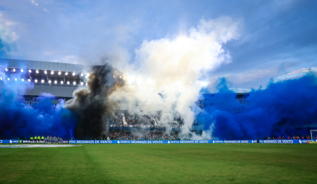 Torcida tricolor no estádio Couto Pereira. (Foto: Lucas Uebel/ Grêmio FBPA)