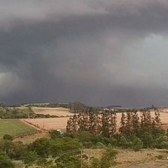 momento em que o tornado passa pelo Paraná
