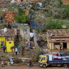 Casas de famílias destruídas após passagem de tornado em Rio Bonito do Iguaçu