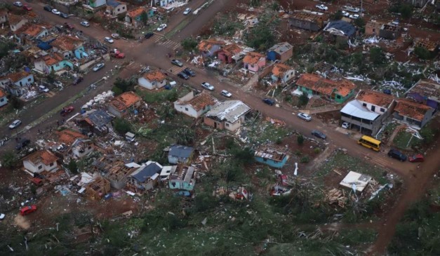 cidade arrasada pelo tornado do paraná