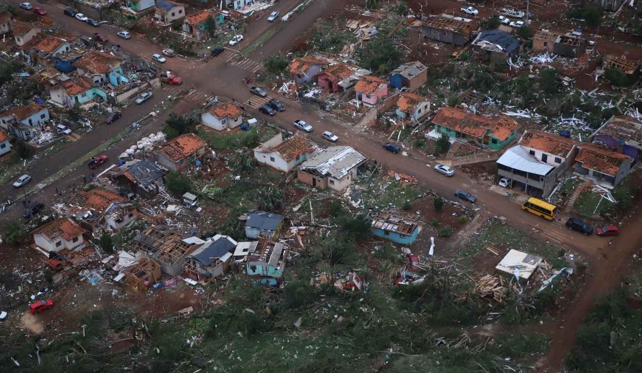 cidade arrasada pelo tornado do paraná