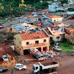 Rio Bonito do Iguaçu destruída após tornado