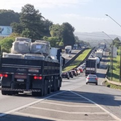 trânsito intenso na BR-376