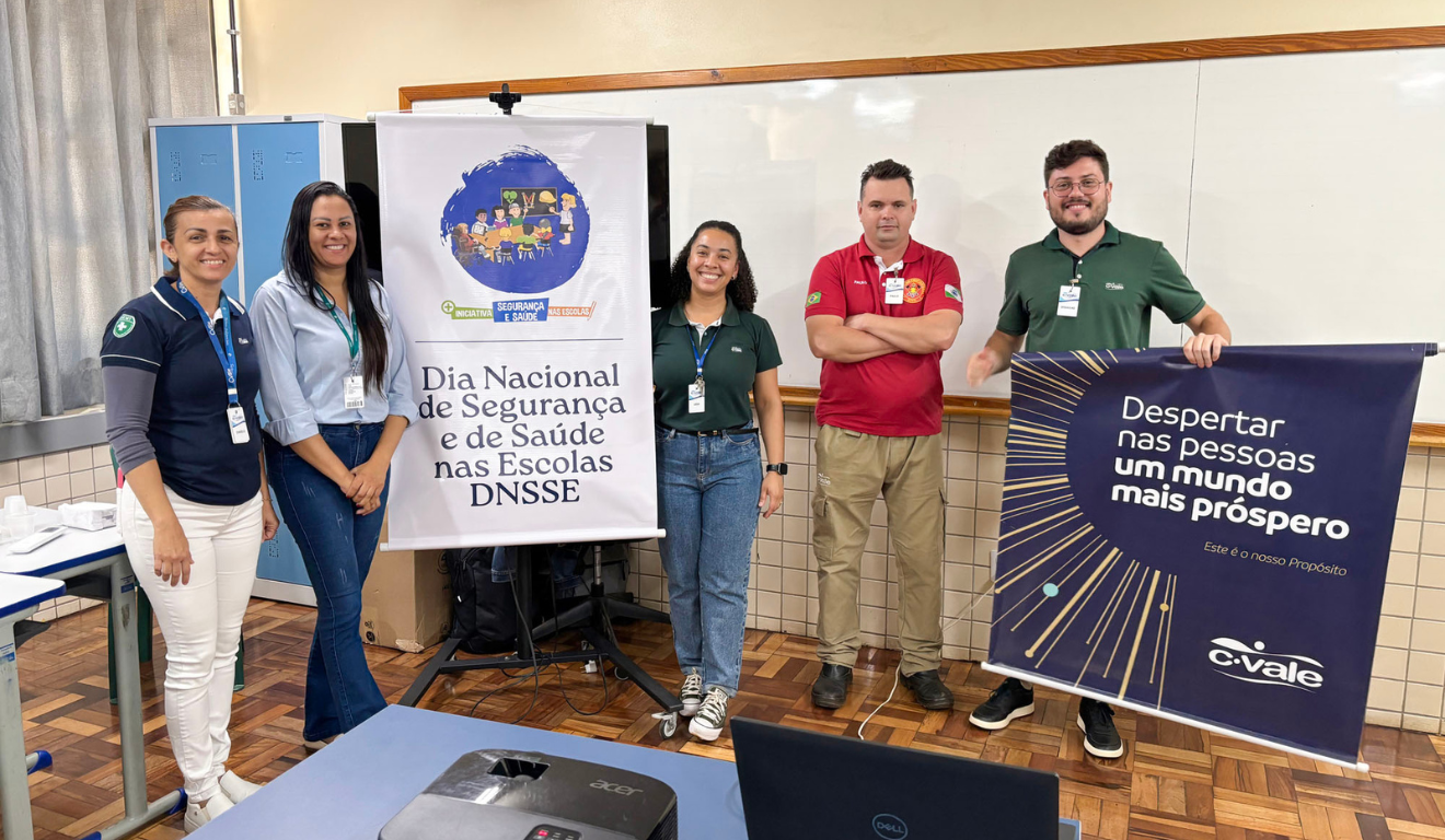 Apresentação da C.Vale em escola de Palotina Apresentação da C.Vale em escola de Palotina