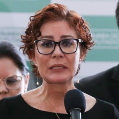 Carla Zambelli durente coletiva no salão verde da Câmara dos Deputados.