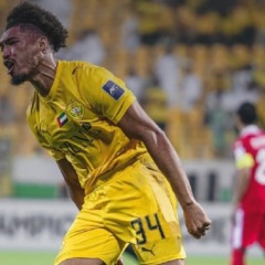 Adryelson, jogador na mira do Athletico, em ação pelo Al Wasl
