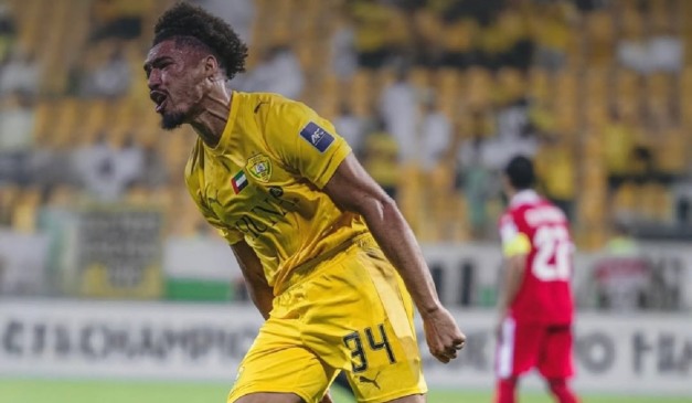 Adryelson, jogador na mira do Athletico, em ação pelo Al Wasl