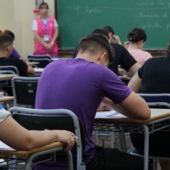 Estudantes durante o Vestibular 2026 da Unioeste