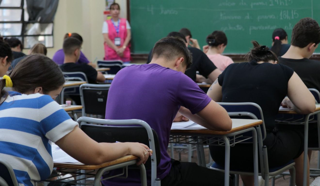 Estudantes durante o Vestibular 2026 da Unioeste