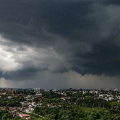 foto mostrando chuva chegando em curitiba