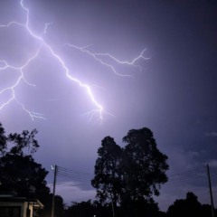 foto de relâmpago para ilustrar ciclone extratropical