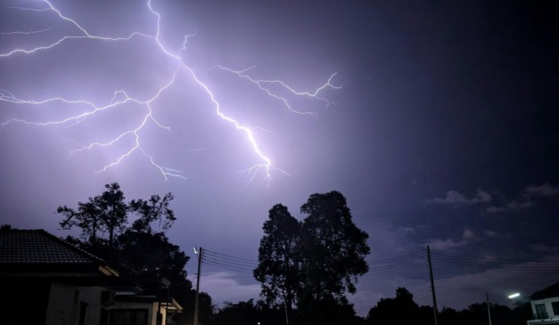 foto de relâmpago para ilustrar ciclone extratropical