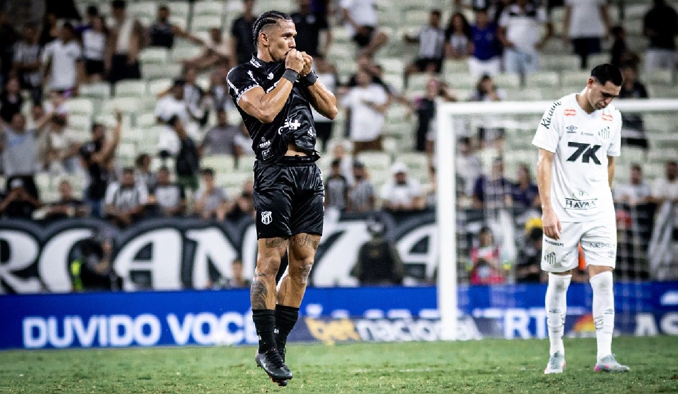 Fernando Sobral, novo reforço do Coritiba, comemora gol pelo Ceará