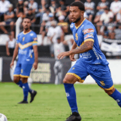 Na imagem, vemos um jogador do São Joseense; time estará disputando o Campeonato Paranaense em 2026.