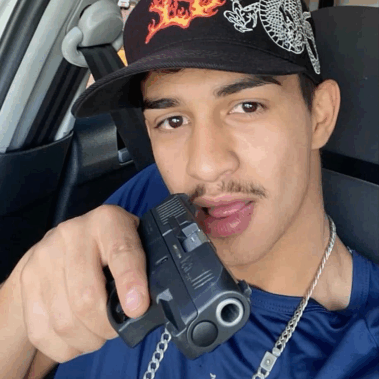 Jovem morto na porta de casa em São José dos Pinhais