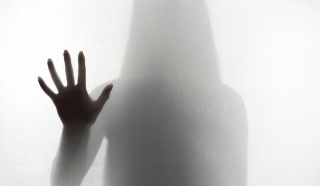 Imagem ilustrativa de violência contra mulher, em alusão ao caso do marido que comeu a boca da esposa