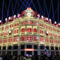 Fachada do espetáculo de Natal do Palácio Avenida, em Curitiba