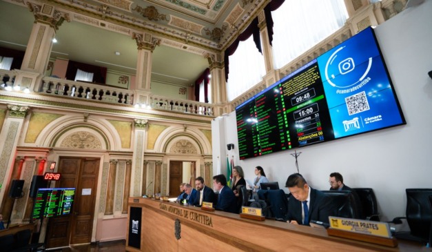 Plenário da Câmara Municipal de Curitiba; Casa aprovou reajuste do IPTU na capital paranaense