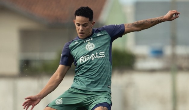 Wallisson em treinamento do Coritiba no CT da Graciosa