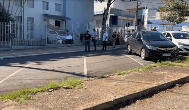 adolescente morre prensada carro Foz