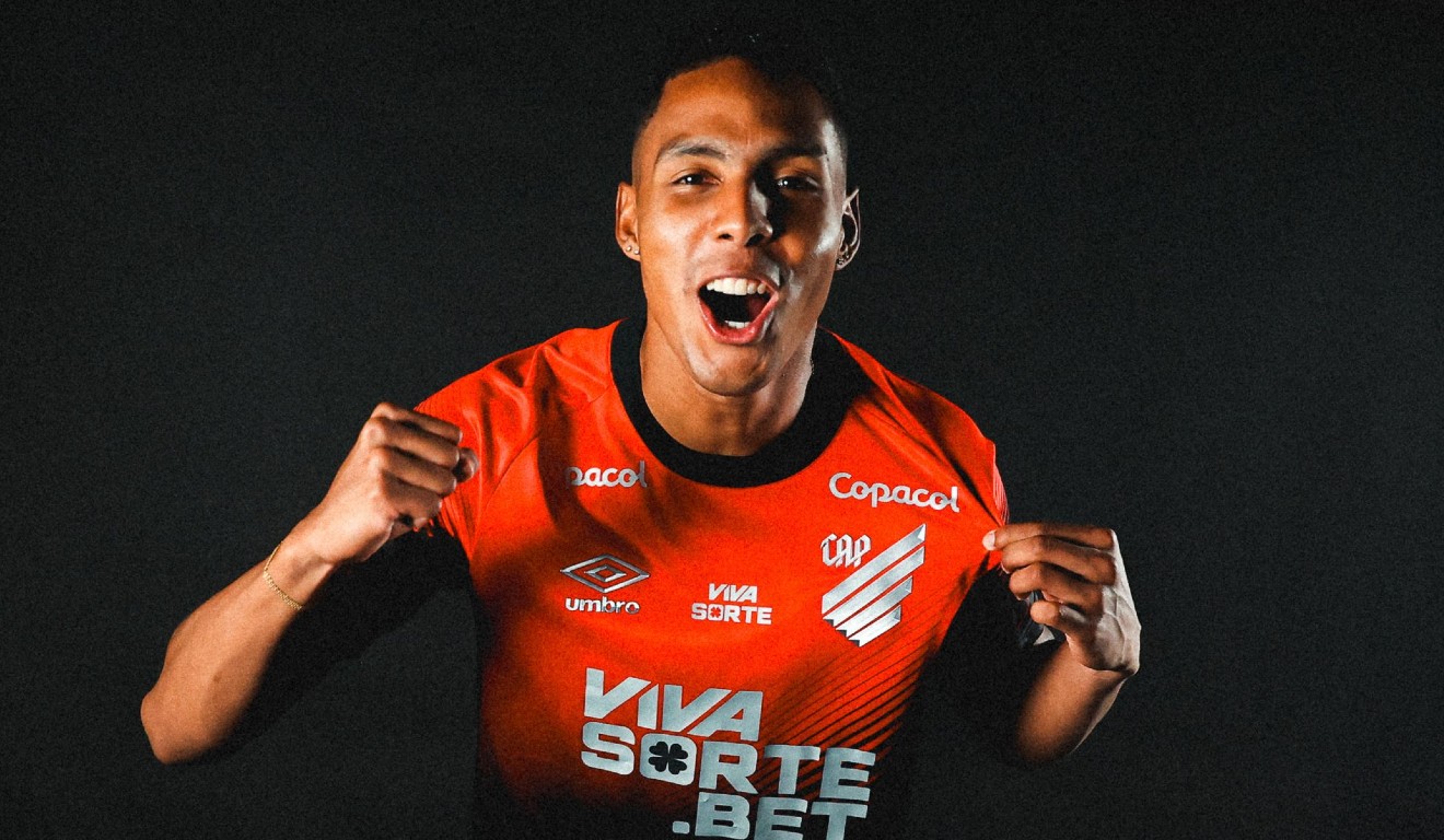 Alejandro Garcia em anúncio do Athletico