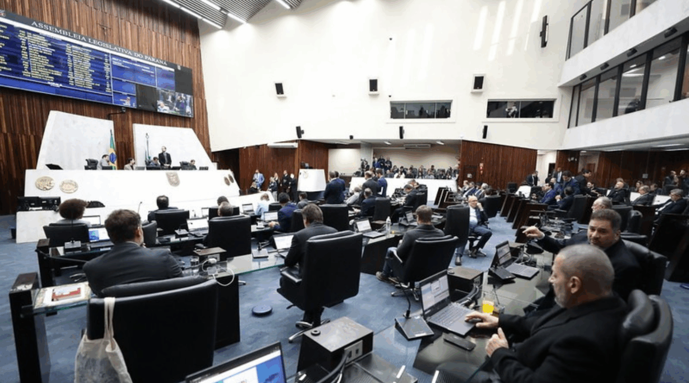 Plenário da Alep com deputados