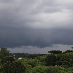 foto do céu nublado para ilustrar alerta laranja de tempestades no paraná