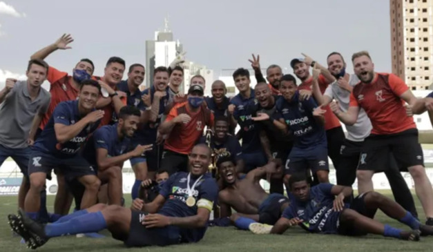 Azuriz foi campeão da Segunda Divisão do Paranaense em 2020. (Foto:  Arthur Chociai/Azuriz)
