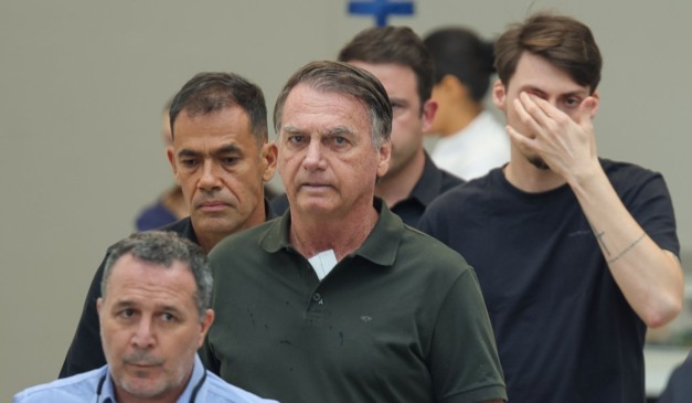 Jair Bolsonaro deixa hospital em setembro de 2025 sob forte aparato de segurança