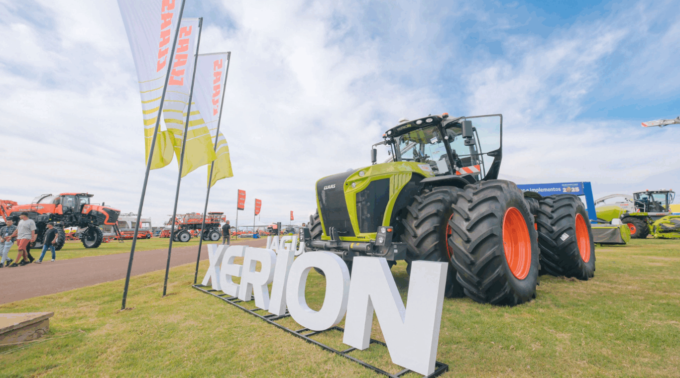 Trator Xerion exposto no Dia de Campo da C.Vale