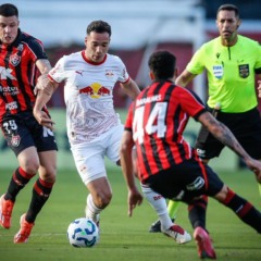 No primeiro turno o Vitória venceu o Bragantino por 1x0.