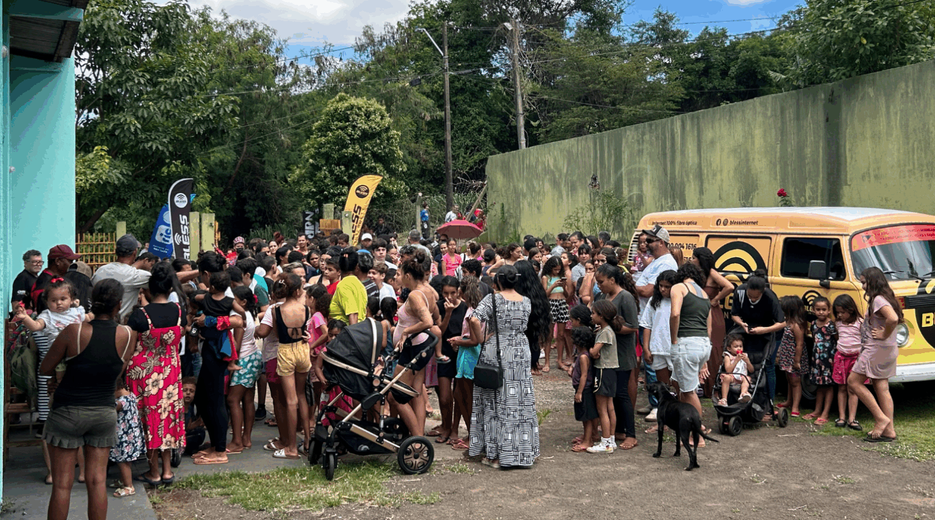 ação brinquedo do bem 2025 em maringá, com população reunida ação brinquedo do bem 2025 em maringá, com população reunida