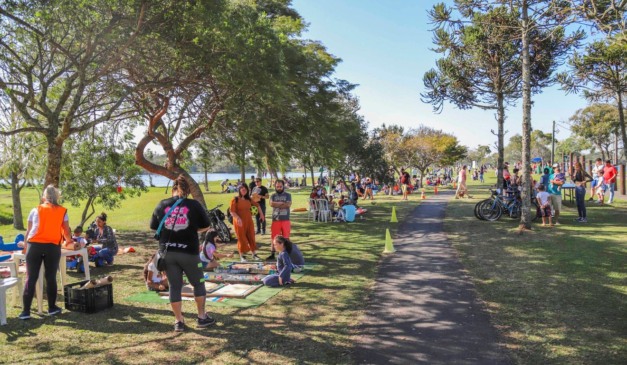 pessoas no parque para ilustrar previsão de calor no Paraná