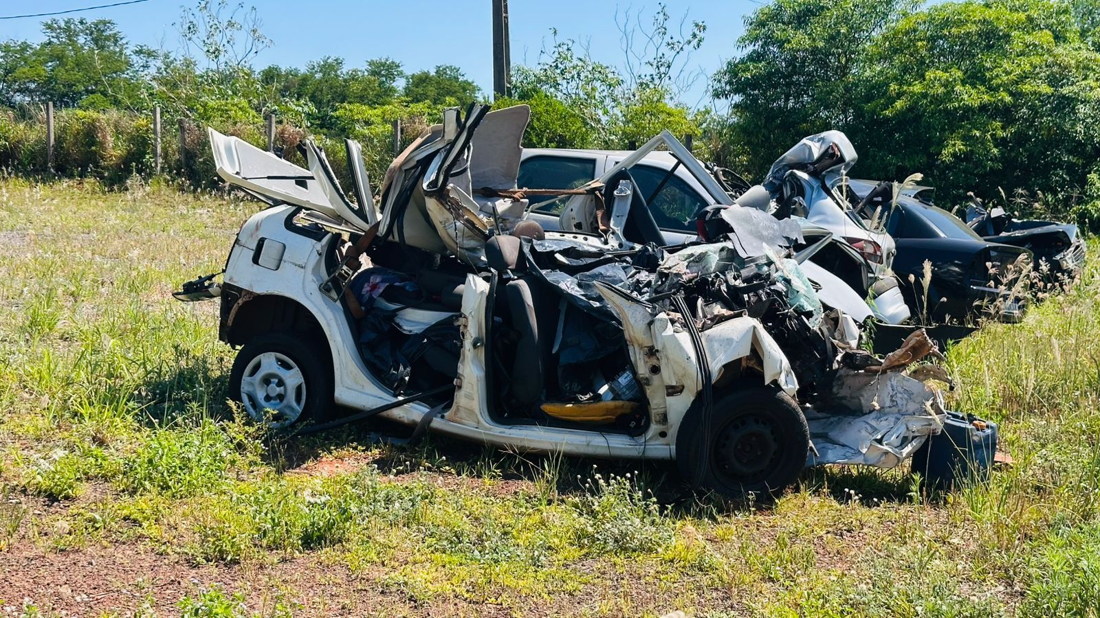 grave acidente carro arrastado PR-490