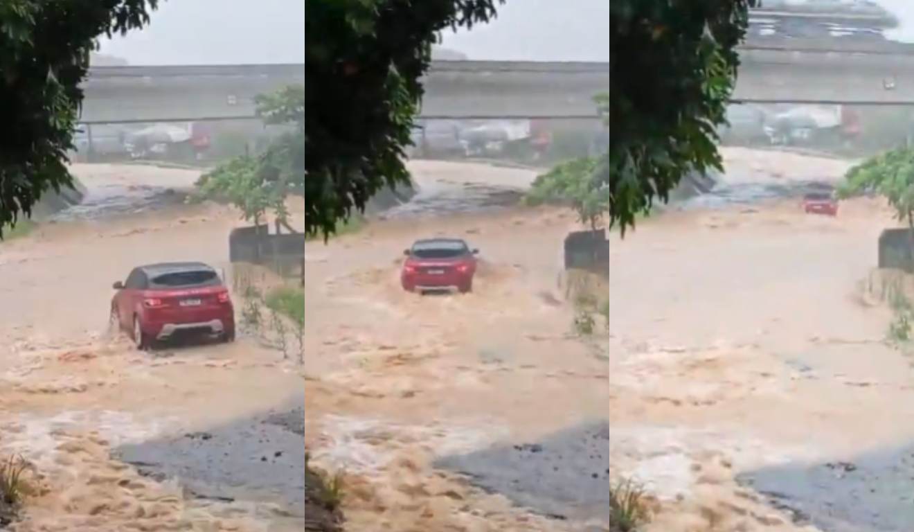 Sequência de fotos mostra carro que levava casal e bebê de um ano ser levado pela enxurrada.