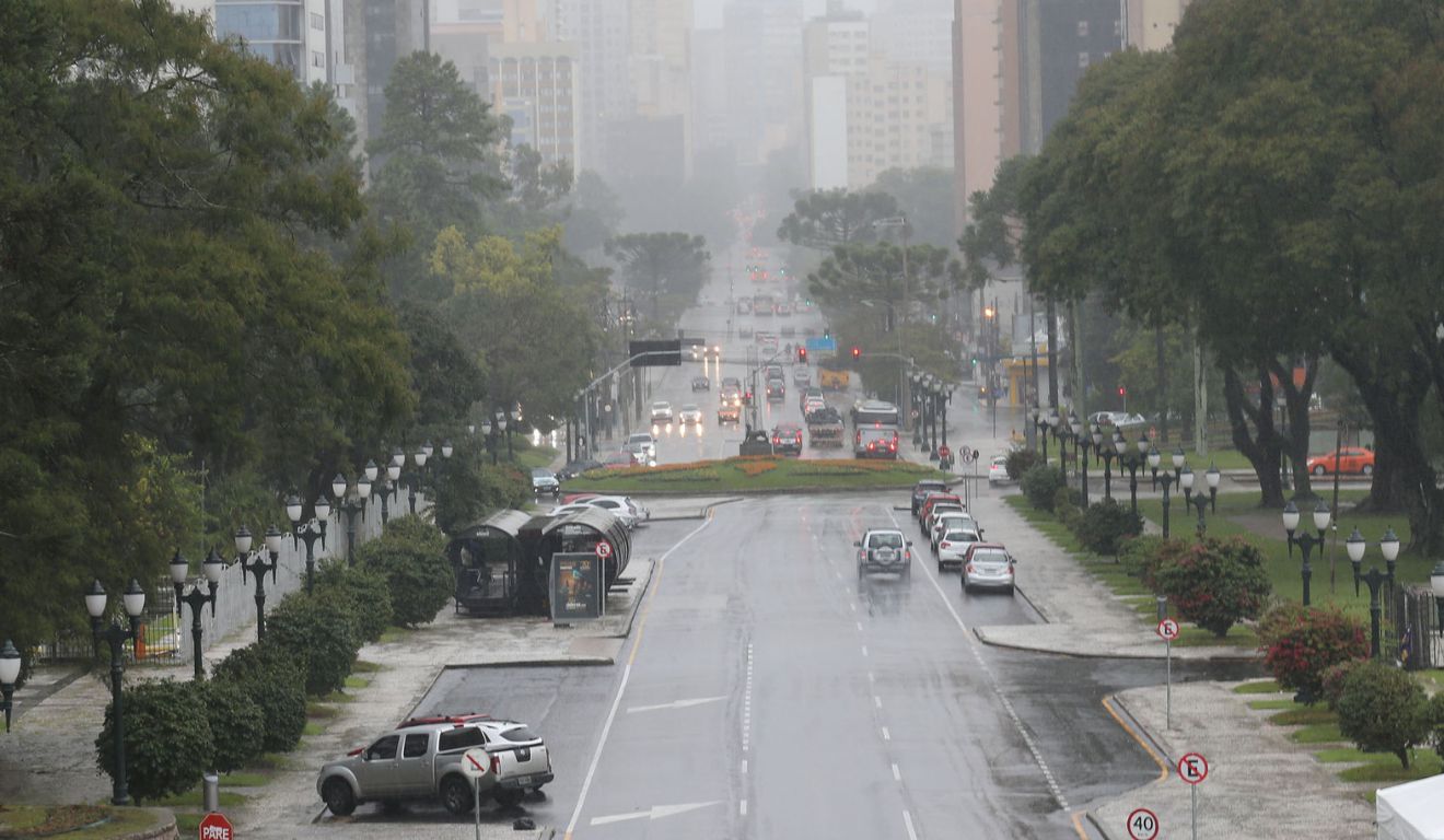 foto de chuva para ilustrar chuvas intensas no paraná