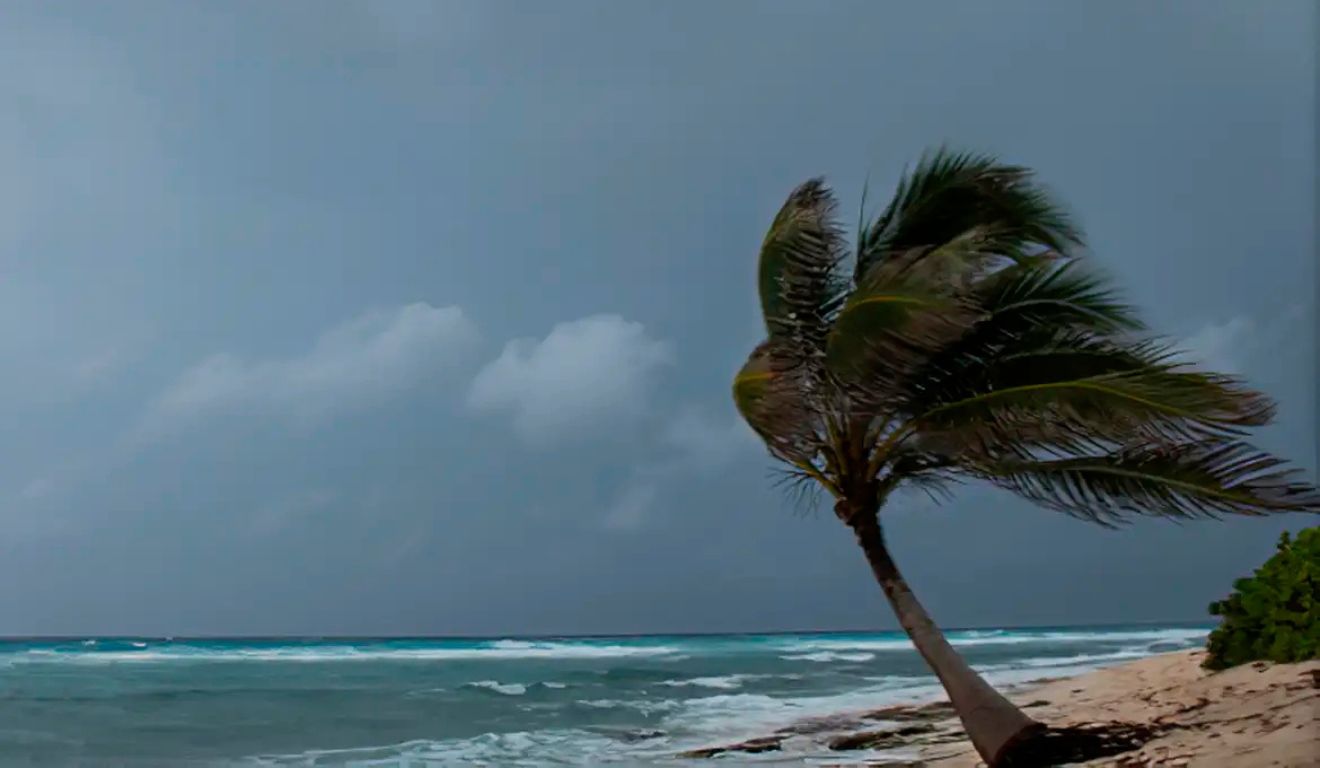 foto de praia com vento para ilustrar chegada de ciclone extratropical