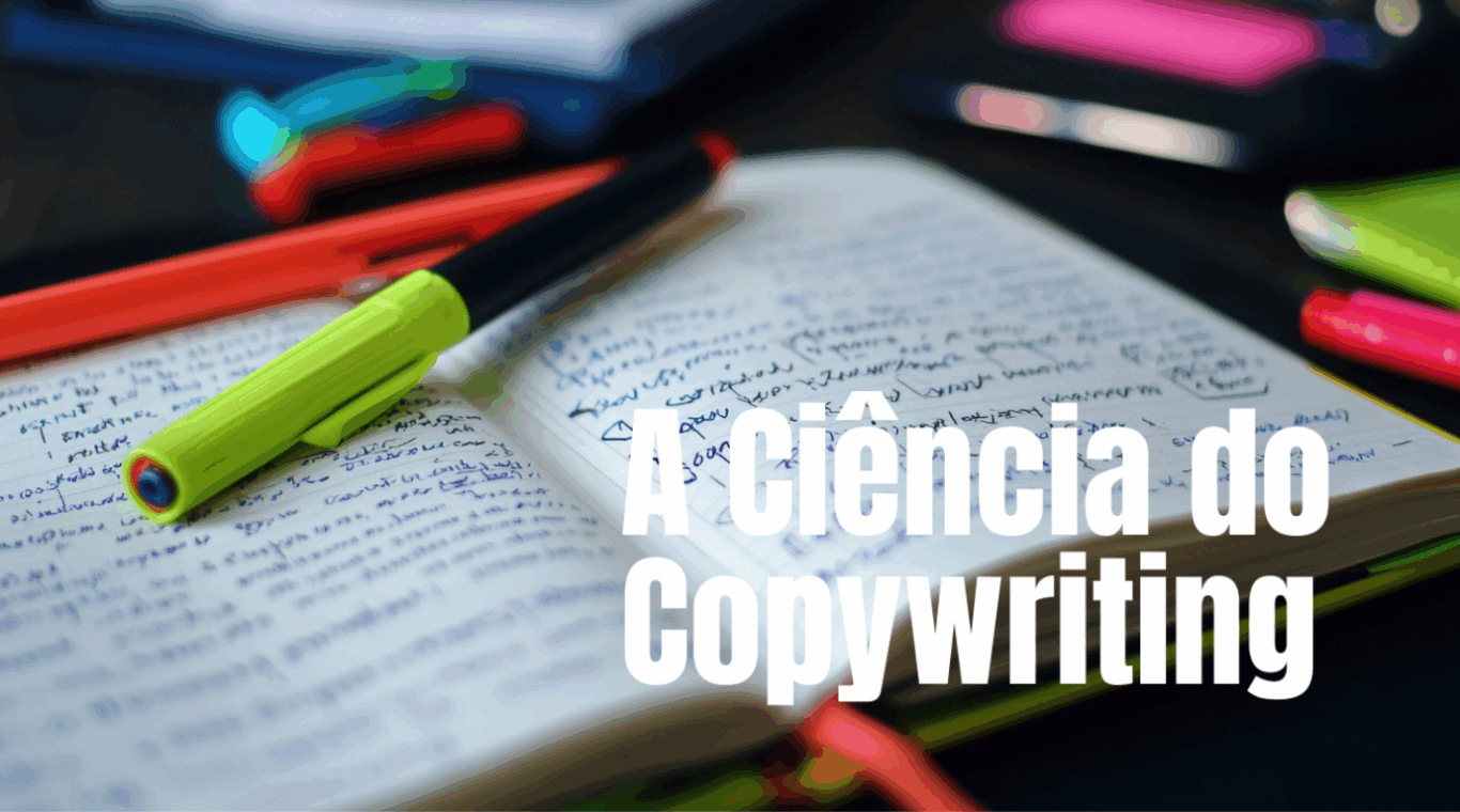 caderno com anotações e canetas para representar o copywriting