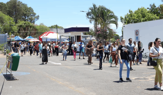 Na imagem, vemos participantes do CNU 2025 antes da aplicação da prova.