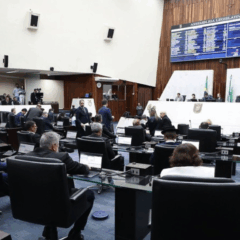 plenário da assembleia legislativa com os deputados estaduais
