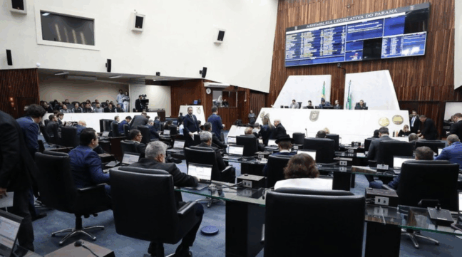 plenário da assembleia legislativa com os deputados estaduais